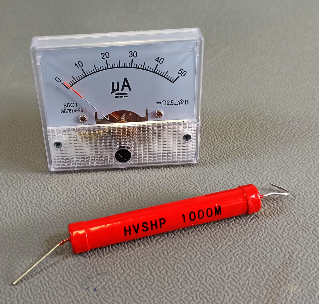 Ein geeigneter 1 Gigaohm Messwiderstand und ein 0 - 50 µA Amperemeter für Spannungsmessungen von bis zu 50 kV